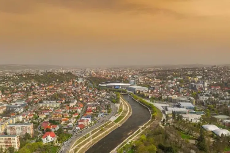 Nu scăpăm de praful saharian! Un nou val de aer încărcat cu particule de praf vine peste România