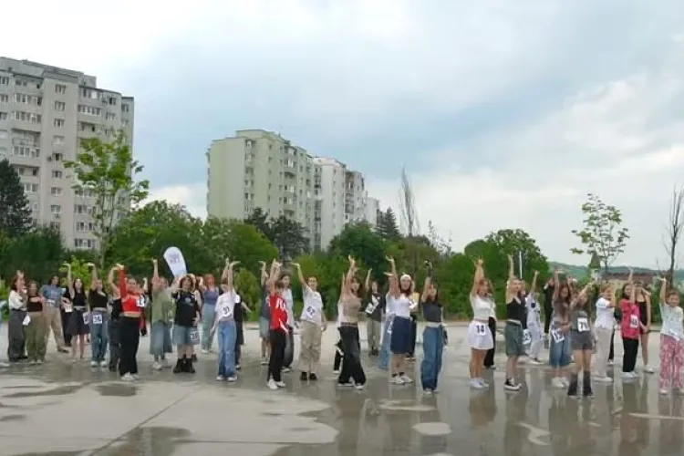 Tinerii pasionați de K-POP au făcut SHOW într-un parc din Cluj-Napoca! VIDEO
