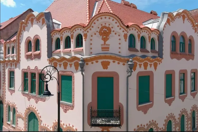 O superbă clădire a fost reabilitată recent și și-a recăpătat strălucirea de altădată. Știți ce palat este și unde se află? FOTO