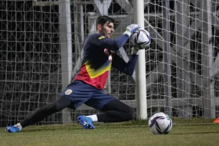 Povestea emoționantă a lui Florin Niță, eroul din poarta naționalei: ,,Ambalam cozonaci la o fabrică”/,,Mergeam cu bănuții câștigați să caut de mâncare”