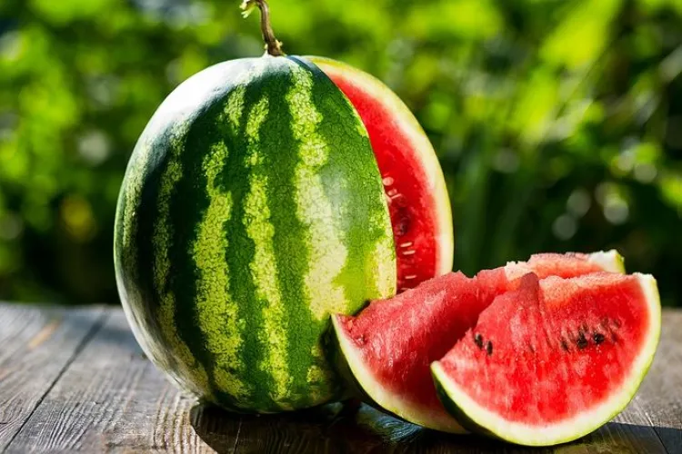 Au apărut primii pepeni românești în piețe! Cât costă un kilogram/Față de anul trecut este o creștere de preț cu 30%