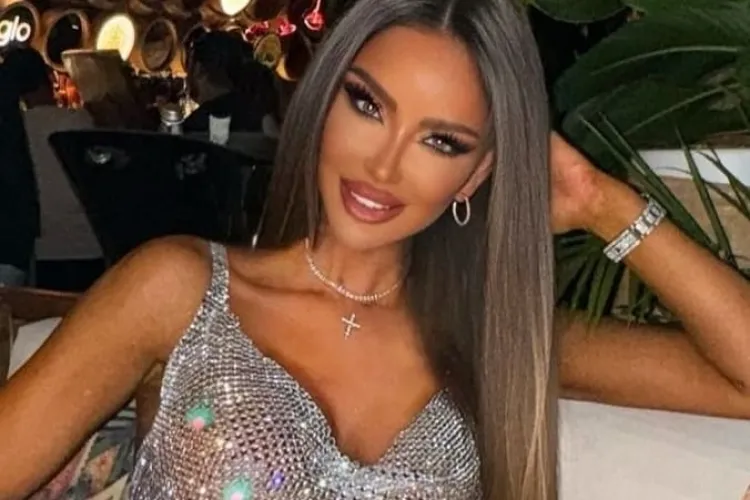 Bianca Drăgușanu, fără obligații: A dansat fără prejudecăți în club de fitze, într-o rochie transparentă ce a stârnit imaginația audienței masculine VIDEO