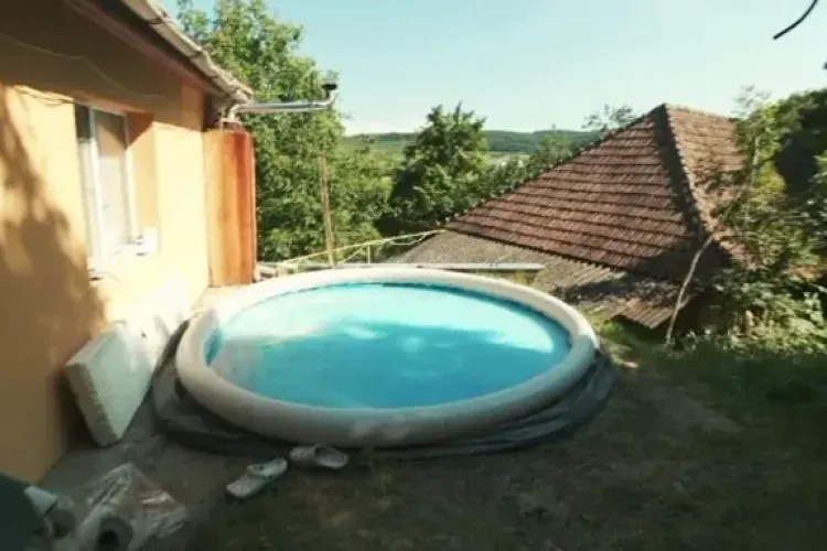 Ce au găsit procurorii în curtea familiei din Cluj care a sfârșit tragic în piscină. O nouă ipoteză e luată în calcul
