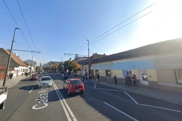 Curg sesizările la Primăria Cluj în perioada caniculei din cauza stațiilor de așteptare. Orașul „smart” nu-și permite niște stații decente?