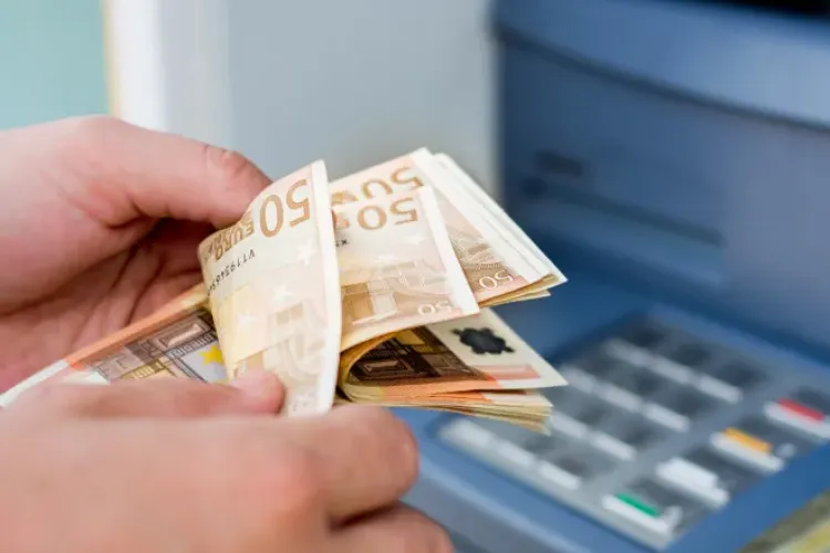 România nu poate trece la moneda euro. Nu îndeplinește condițiile necesare