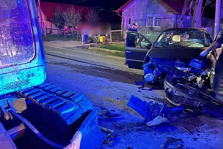 Cluj: Cum s-a produs accidentul de azi noapte în care o femeie de 51 de ani a decedat. O mașină și un buldoexcavator au fost implicate
