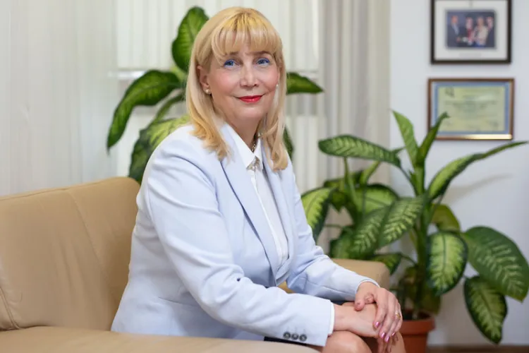 Rectorul UMF Cluj, Anca Buzoianu, distinsă cu prestigiosul premiu „Ioan Moraru” de Academia Oamenilor de Știință din România: „Sunt onorată”