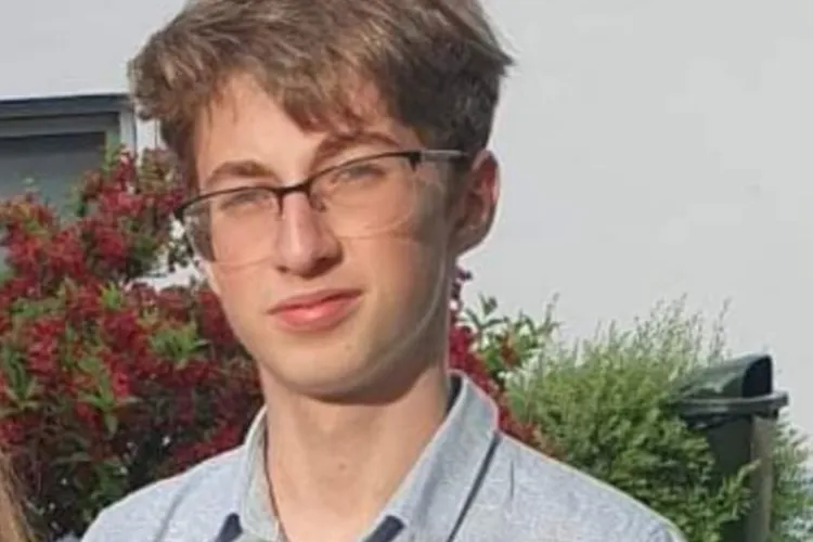 A fost găsit băiatul de 14 ani din Florești, județul Cluj, care a fost dat dispărut ieri. Polițiștii l-au depistat în cartierul clujean Gheorgheni FOTO