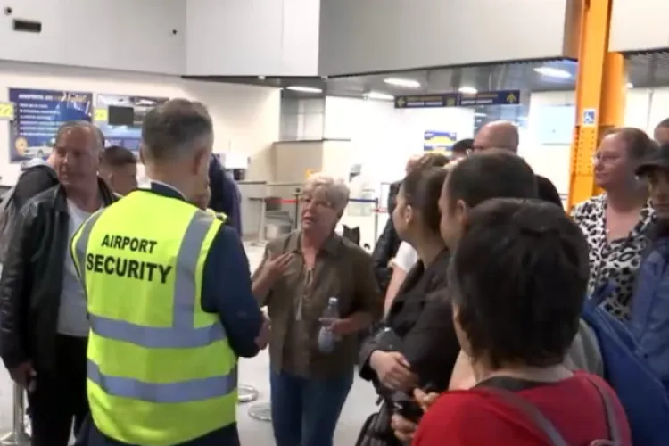 Haos total pe Aeroportul Cluj din cauza curselor Wizzair! Zeci de curse anulate sau întârziate 3-6 ore