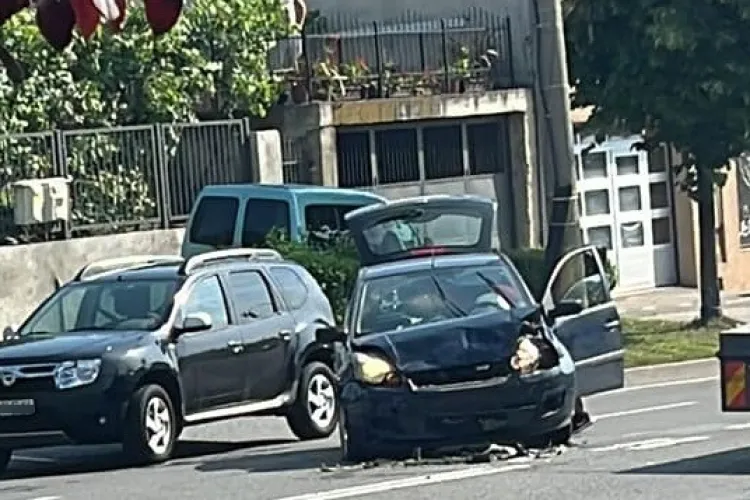 Cluj: Accident rutier pe o stradă din Dâmbul Rotund. Două mașini au fost implicate