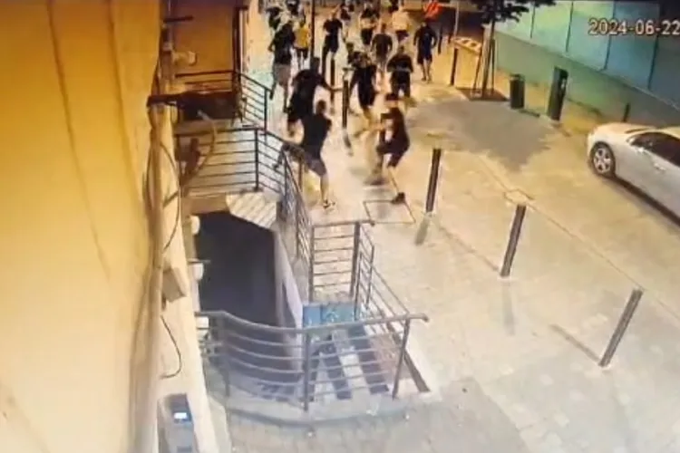 Ce spune Poliția Cluj despre bătaia generală între suporterii CFR și „U” din centrul Clujului