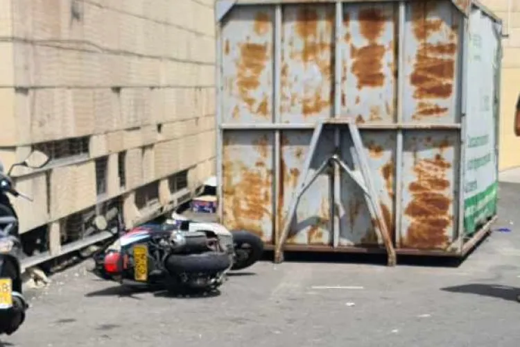 Se caută șoferul unui Ford roșu ce a lovit un scuter la Iulius Mall Cluj și a plecat! „Sau să mă contacteze martorul cu Toyota gri!” FOTO