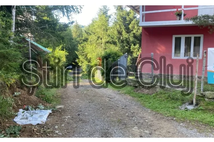 Drum strategic la Lacul Beliș, va fi blocat cu o barieră de care primăria nu știe nimic/„Ferească D-zeu de incendiu sau înec, că pompierii nu ajung”