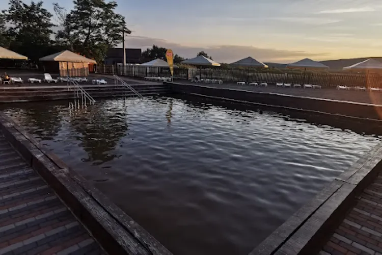 Refugiu de vară în Ardeal. Băi termale și relaxare pe un masiv de sare! Prețurile sunt mult mai mici decât pe litoral - FOTO