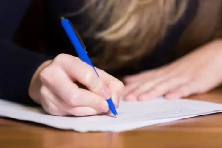 Un elev a susținut Evaluarea Națională pe patul de spital, la Cluj