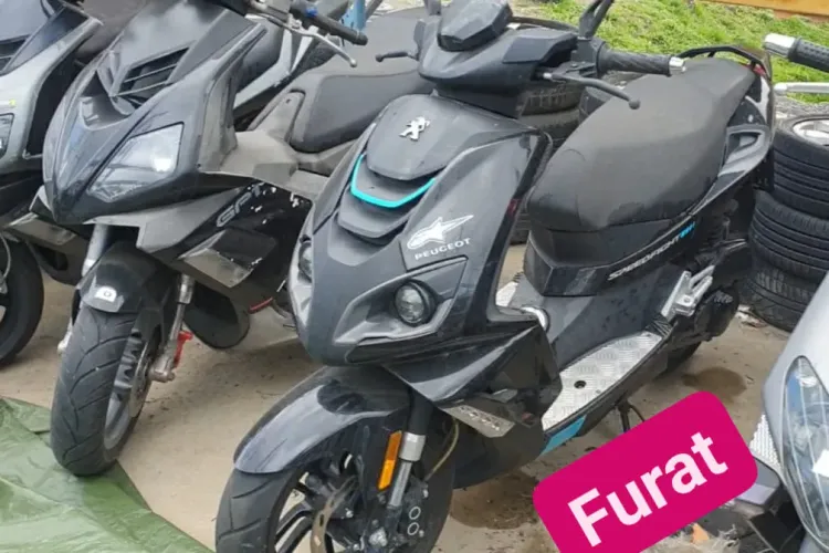 Hoții au furat mai multe scutere dintr-un parc auto din Cluj. Se oferă recompensă pentru găsirea lor FOTO