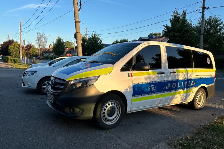 Jaf la Cluj-Napoca. Doi tineri au furat bijuterii de 15.000 de lei/O fată de 16 ani a fost implicată, anunță polițiștii clujeni - VIDEO