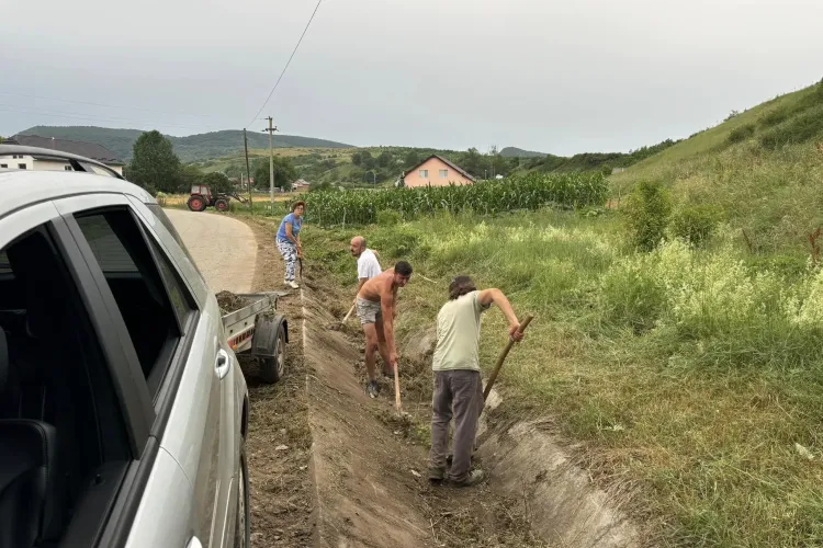 Clujeni de nota 10! ”S-a văzut puterea comunității cu adevărat”. Locuitorii din Căpușu s-au mobilizat pentru comună FOTO
