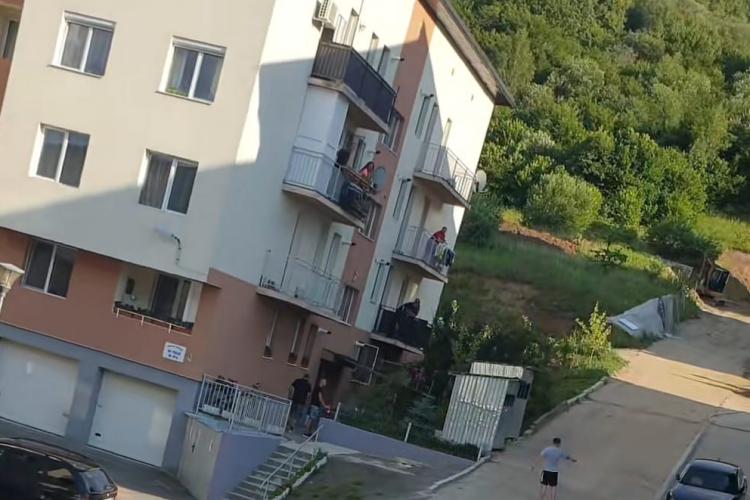 VIDEO. Ceartă „cu stil” în Florești, de la balcon. Mare nebunie din cauza locurilor de parcare: „Satul tuturor posibilităților” - Cluj
