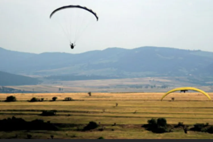 A fost extrem de norocos! Tânărul de 30 de ani, care a căzut cu parapanta, a scăpat nevătămat. A povestit pentru Știri de Cluj ce s-a întâmplat