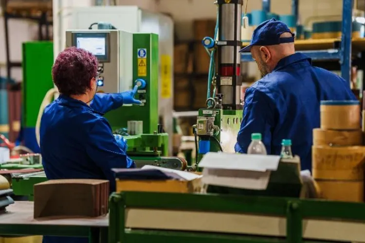 Reinventarea combinatului Carbochim: de la hale peste care timpul și-a pus amprenta, la spații moderne și tehnologii care fac mai ușoară munca angajaților