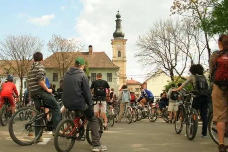 Biciclistii clujeni, in mars prin centrul orasului, de Ziua Mediului