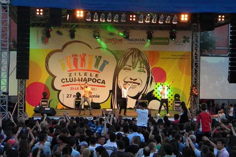 ZILELE CLUJULUI: Akcent a facut senzatie in Piata Unirii si 4.000 de clujeni i-au aplaudat - VIDEO si FOTO 