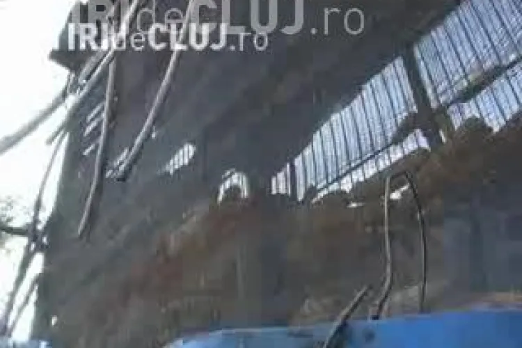 Doi soti din Dej au ajuns la spital, dupa ce un siloz de 300 kg a cazut peste ei! Femeia este in stare grava, barbatul ranit usor VIDEO