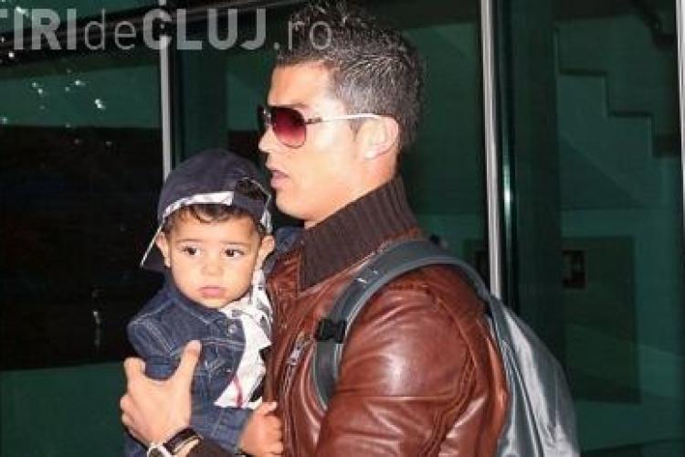 Primele fotografii cu Cristiano Ronaldo si fiul sau, in vacanta in Portugalia - FOTO