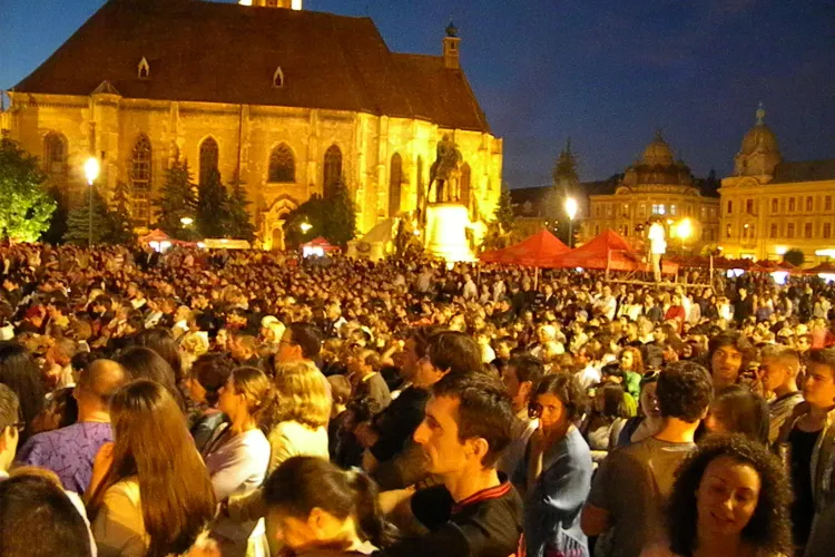 ZILELE CLUJULUI: Arii din opere celebre au rasunat in Piata Unirii VIDEO