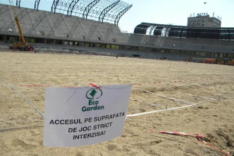 Gazonul de pe stadionul "Cluj Arena" este instalat si inspectat