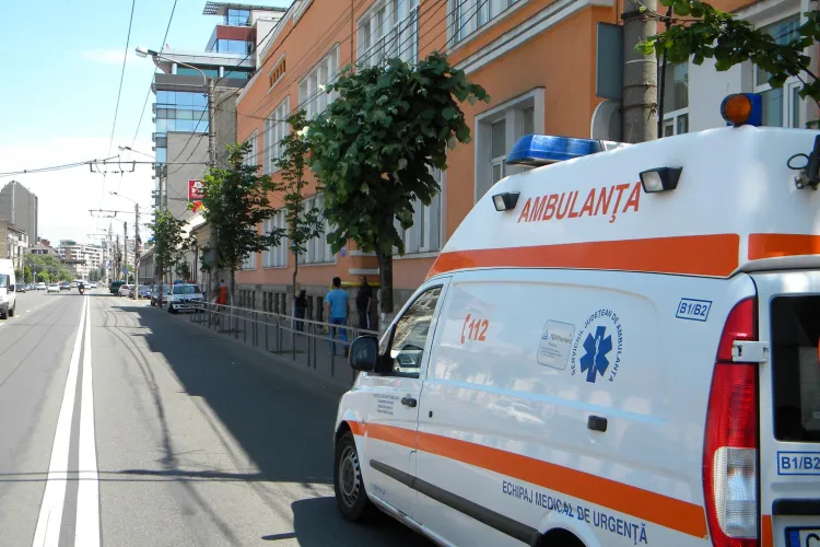 Patru eleve intoxicate cu spray paralizant la Liceul Mihai Eminescu - VIDEO