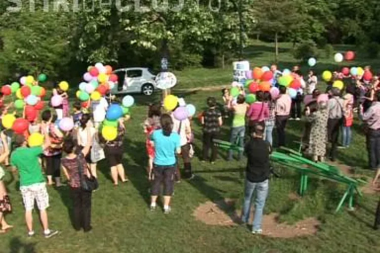 Ziua parintilor de inger, sarbatorita de EMMA si la Cluj! Parintii au eliberat baloane de pe Dealul Cetatuie - VIDEO