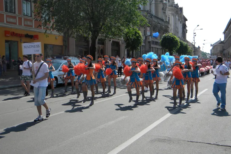 ZILELE CLUJULUI: Parada sportivilor a deschis spectacolele care vor dura o saptamana Galerie FOTO