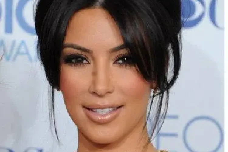 Kim Kardashian s-a logodit cu jucatorul de baschet Kris Humphries