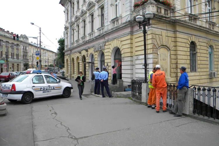 Clubul Roland Garros, executat silit pentru ca patronul a refuzat sa il elibereze - VIDEO si FOTO