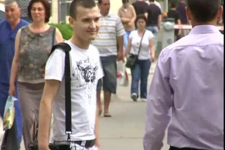 Un tanar traieste cu o inima artificiala pe care o poarta in borseta - VIDEO