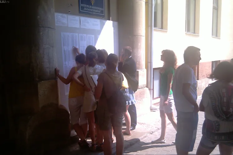 Peste 800 de elevi au participat la simularea examenului de admitere la UMF Cluj