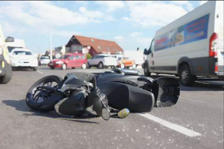 Accident grav în Valea Drăganului, Cluj. Un motociclist a fost rănit și prezintă multiple traumatisme/ A fost dus la spital cu elicopterul SMURD FOTO