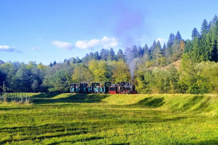 Călătorie magică cu un tren vechi de peste 100 de ani prin inima munților Apuseni! Ce program are Mocănița Apusenilor în această vară - FOTO