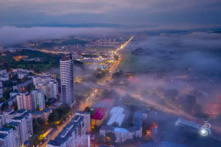 Chiriașii din Cluj, la mila agenților imobiliari. Așteaptă după 15 persoane să vadă un apartament: Poate să-i ofer o „mică atenție”?