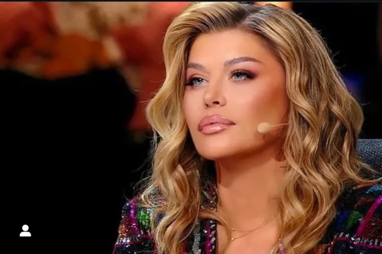 Loredana Groza pune pe jar internetul cu poze de pe plajă! La 54 de ani, arată în costum de baie ca la 25 și aprinde imaginația bărbaților! FOTO 