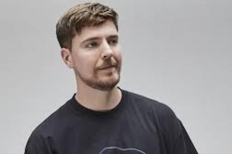 Misterul zilei la Cluj. De ce e aici cel mai urmărit YouTuber din lume? Electric Castle oferă 10 permise pe viață dacă e convins să vină la festival! VIDEO