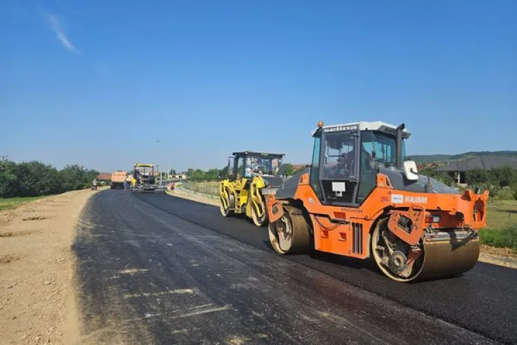 Bihorenii se pregătesc să deschidă o nouă centură, a 4-a din acest an. La Cluj, autoritățile încă se chinuie cu licitația pentru Centura Metropolitană