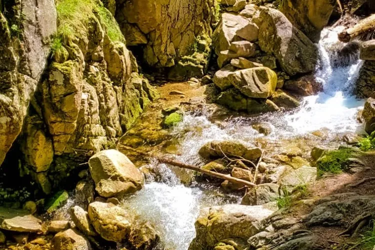 Cascada Lolaia, un loc magic din Ardeal. Este destinația perfectă unde poți scăpa de caniculă și se află la doar 3 ore de Cluj- FOTO