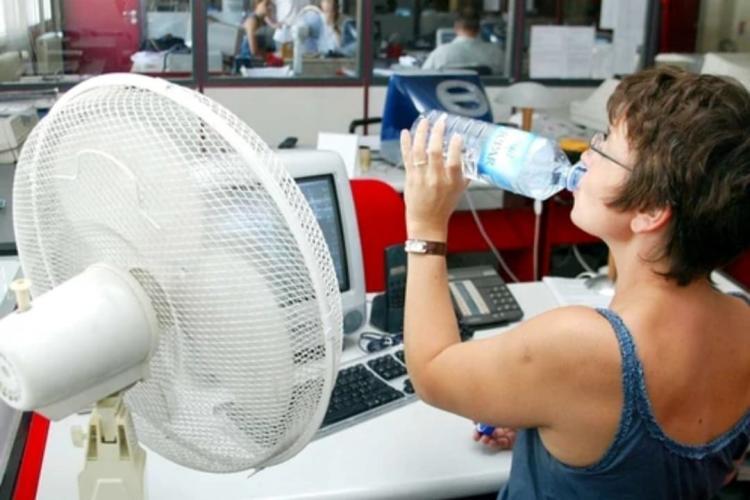 Ce băuturi trebuie evitate complet atunci când e caniculă? Recomandările medicilor pentru zilele cu temperaturi extreme 