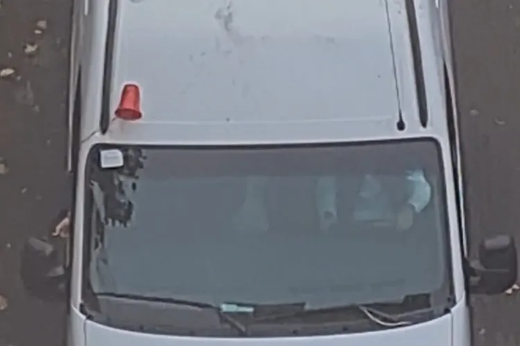 Dubița cu megafon - „ceasul deșteptător” al unui cartier din Cluj. Oamenii se întreabă dacă e legală treaba: „Afectează calitatea vieții noastre” 