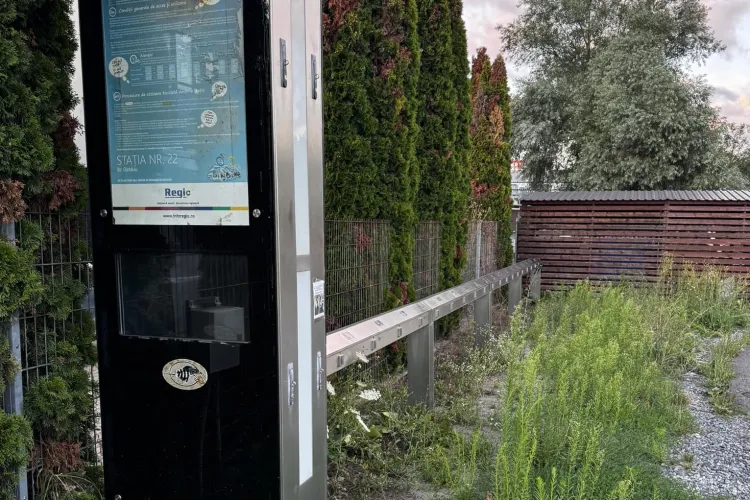 Stația Cluj Bike de la Vivo a fost lăsată abandonată. Este plină de buruieni și într-o stare de degradare: ,,O sã trimit un mail primăriei zilele astea”