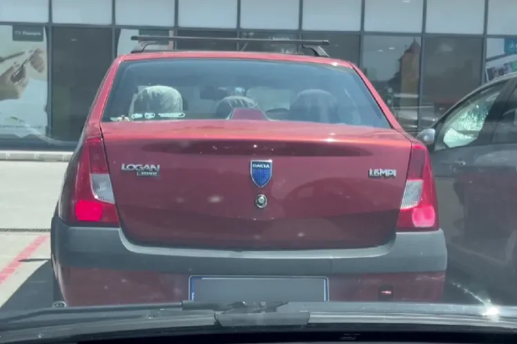 Mașină cu probleme la instalația electrică, lăsată nesupravegheată într-o parcare din Cluj: ,,Grijă mare sa nu ia foc” - VIDEO