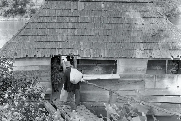 Cum arăta o moară plutitoare din Cluj la mijlocul anilor ‘60 - FOTO de arhivă